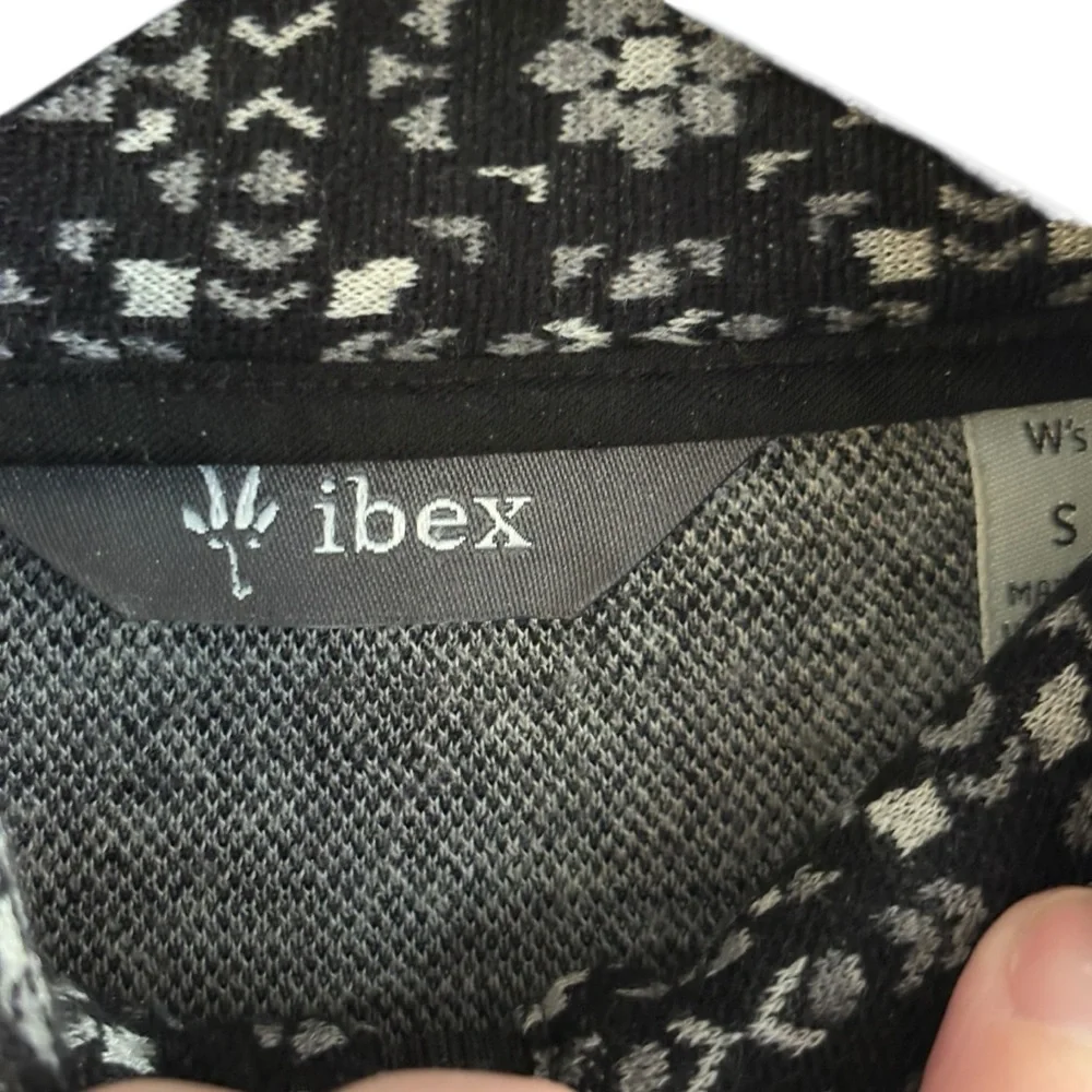 Ibex Full Zip Womens Sweater Gray Black Snowflakes Scandinavian Size Small